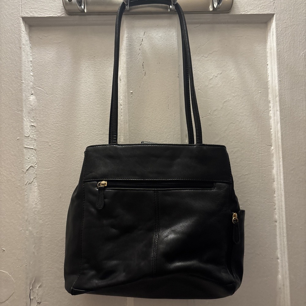 Giani Bernini Black Leather Women's Purse.‎ EUC  9 1/2 9 1/2 Inches.